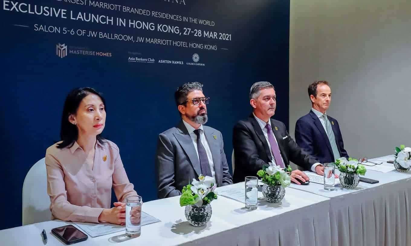 Bà Sylvia Lee - Giám đốc Khối Truyền thông Tiếp thị, ông Gibran Bukhari - Giám đốc Khối Kinh doanh, ông Jason Turnbull - Phó tổng giám đốc kiêm Giám đốc Tài chính và ông Julian Wyatt - Tổng giám đốc Masterise Property Management trả lời họp báo.